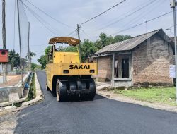 Realisasikan Program Mantra, Pemdes Watudakon Jombang Bangun Jalan Hotmix