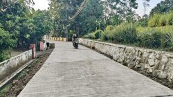 pembangunan_jalan_rabat_beton_di_desa_kesamben_jombang