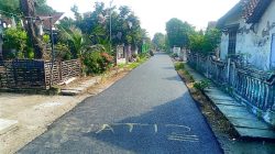 proyek-jalan-hotmix-di-desa-gumulan-jombang