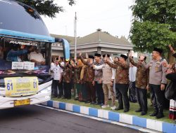 Bupati Warsubi Lepas Keberangkatan Jemaah Haji Jombang Kloter 60 & 61 Ke Tanah Suci