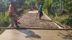 pengerjaan-proyek-jalan-rabat-beton-desa-mangunan-di-jombang-jatim