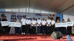 senam-kebugaran-massal-dalam-rangka-memperingati-may-day-2026-di-jombang (4)