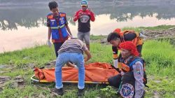 Geger, Mayat Pria Tanpa Identitas Ditemukan Mengapung di Sungai Brantas Mojokerto