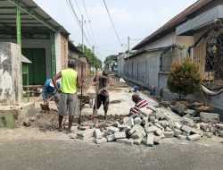 Pemdes Janti Jombang Bangun  Dua Titik Jalan Paving Dengan Mantra 2026