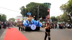 karnaval-mobil-hias-dan-hasil-bumi-hut-ke-81-ri-di-jombang (11) karnaval-mobil-hias-dan-hasil-bumi-hut-ke-81-ri-di-jombang (11)
