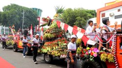 karnaval-mobil-hias-dan-hasil-bumi-hut-ke-81-ri-di-jombang (12) karnaval-mobil-hias-dan-hasil-bumi-hut-ke-81-ri-di-jombang (12)