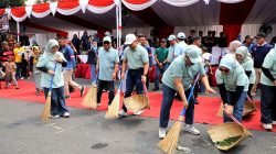 karnaval-mobil-hias-dan-hasil-bumi-hut-ke-81-ri-di-jombang (13) karnaval-mobil-hias-dan-hasil-bumi-hut-ke-81-ri-di-jombang (13)