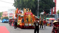 karnaval-mobil-hias-dan-hasil-bumi-hut-ke-81-ri-di-jombang (15) karnaval-mobil-hias-dan-hasil-bumi-hut-ke-81-ri-di-jombang (15)