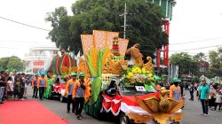 karnaval-mobil-hias-dan-hasil-bumi-hut-ke-81-ri-di-jombang (9) karnaval-mobil-hias-dan-hasil-bumi-hut-ke-81-ri-di-jombang (9)
