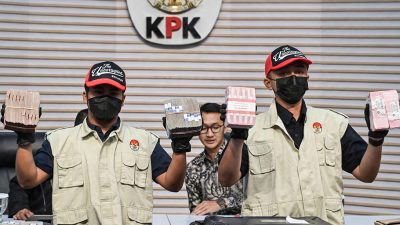 KPK OTT Rektor Unsoed Akhmad Sodiq Terkair Suap Penerimaan Masiswa Baru