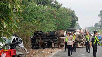 Kecelakaan Maut Truk Tangki BBM Vs Travel di Prabumulih, 3 Tewas