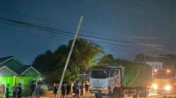 Nekat Melintasi Jalan Umum, Konvoi Tronton Batu Bara di Muara Enim Dihadang Warga Dipaksa Putar Balik
