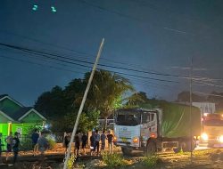 Nekat Melintasi Jalan Umum, Konvoi Tronton Batu Bara di Muara Enim Dihadang Warga Dipaksa Putar Balik