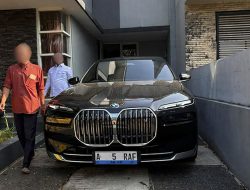 Buntut Kasus Istri, Rumah Anggota DPR Ashraff Abu Digeledah KPK, Mobil Mewah “A 5 RAF” Disita!