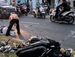 Gagal Menyalip, Tiga Kendaraan Terlibat Kecelakaan Beruntun di Sumobito Jombang