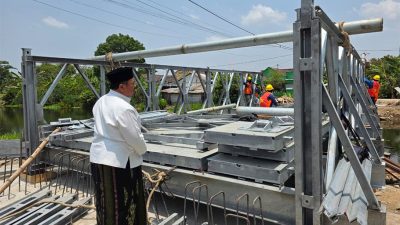 Tinjau Proyek Jembatan Kudubanjar, Bupati Jombang Berharap Akses Warga dan Perekonomian Segera Pulih