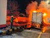 Truk Bermuatan 20 Ton Wortel Ludes Terbakar di Rest Area Tol Jombang