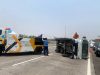 Pecah Ban, Truk Boks Muat Sarung Jok Terguling di Tol Sumo KM 721